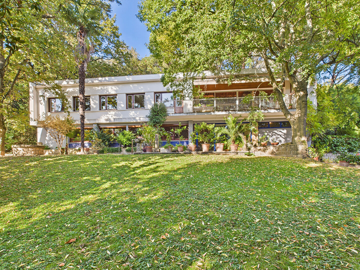 MAISON D'ARCHITECTE 300m²  sur  PARCELLE 27000m² MONTELIMAR 26200