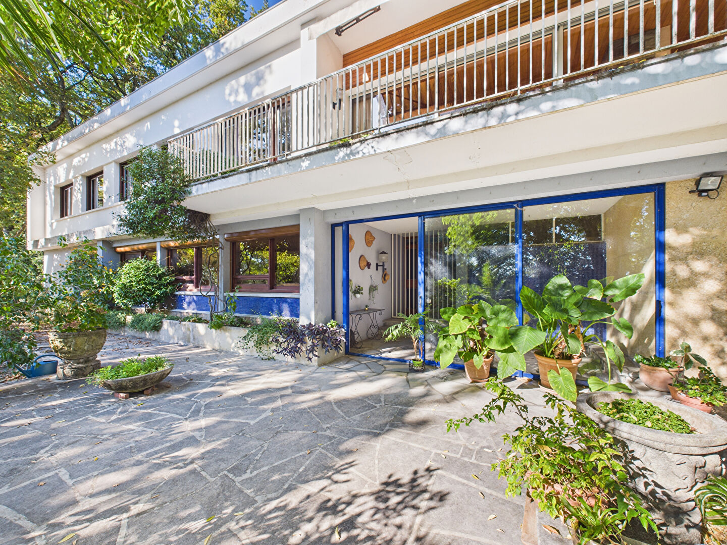 MAISON D'ARCHITECTE 300m²  sur  PARCELLE 27000m² MONTELIMAR 26200