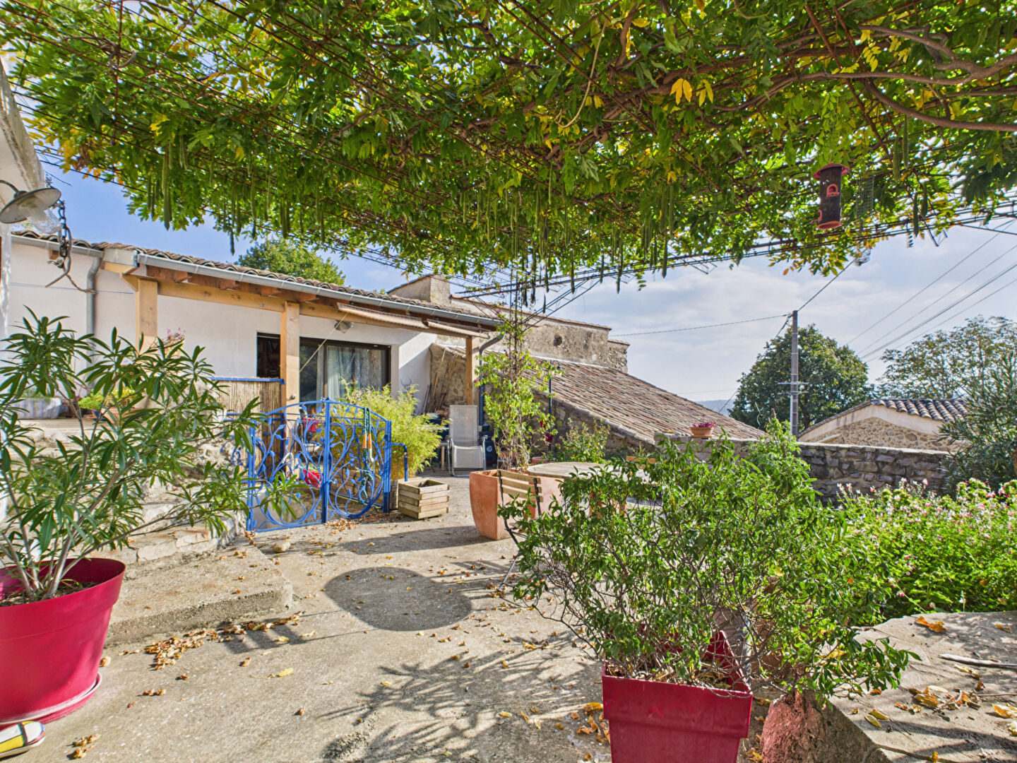 Photo Maison atypique , du charme, du potentiel  à Tournon Sur Rhone 5 pièces 138 m2 et dépendances image 2/6