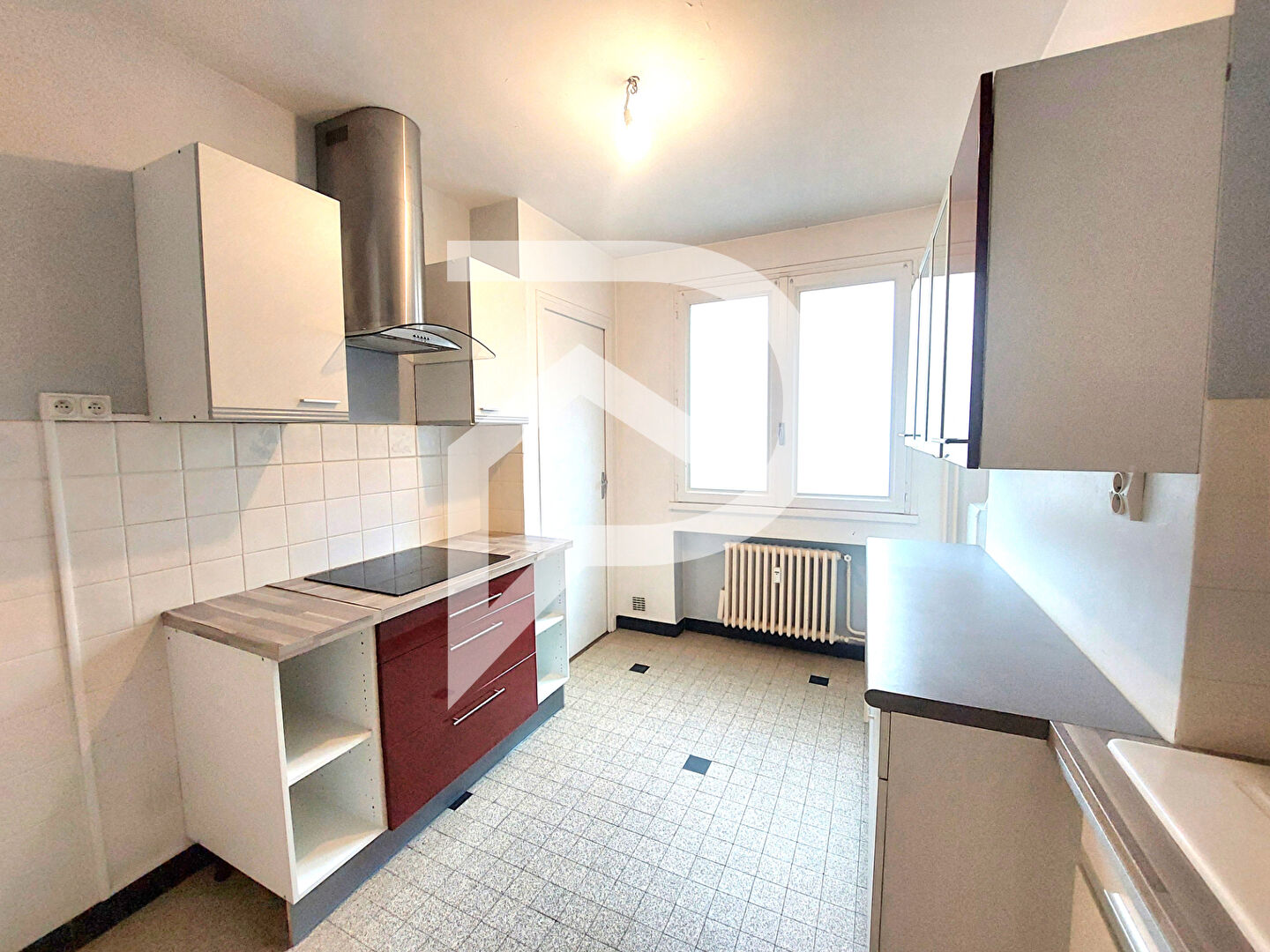 APPARTEMENT  CLIMATISE 76M2 AVEC ASCENSEUR  CAVE ET PARKING SECURISE  HYPER CENTRE  VALENCE 26000