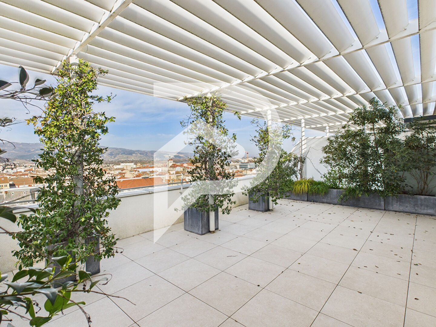 APPARTEMENT 144m² DUPLEX T6 AVEC 3 TERRASSES  2 GARAGES  1 CAVE