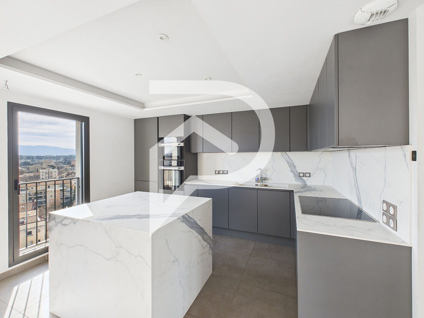 Photo APPARTEMENT  ROOFTOP EN DUPLEX T6 AVEC 3 TERRASSES  2 GARAGES  1 CAVE image 3/6