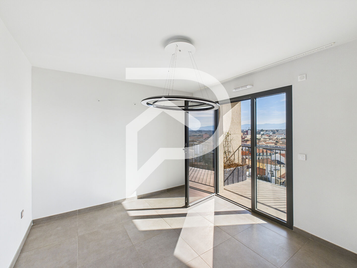 Photo APPARTEMENT  ROOFTOP EN DUPLEX T6 AVEC 3 TERRASSES  2 GARAGES  1 CAVE image 5/6