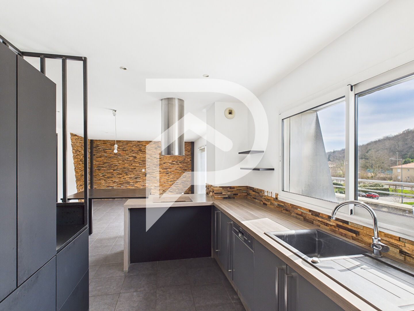 Photo APPARTEMENT CLIMATISE !  T3. GRANDE TERRASSE 33m² . GARAGE BOX. CHATEAUVERT 26000 VALENCE image 3/6