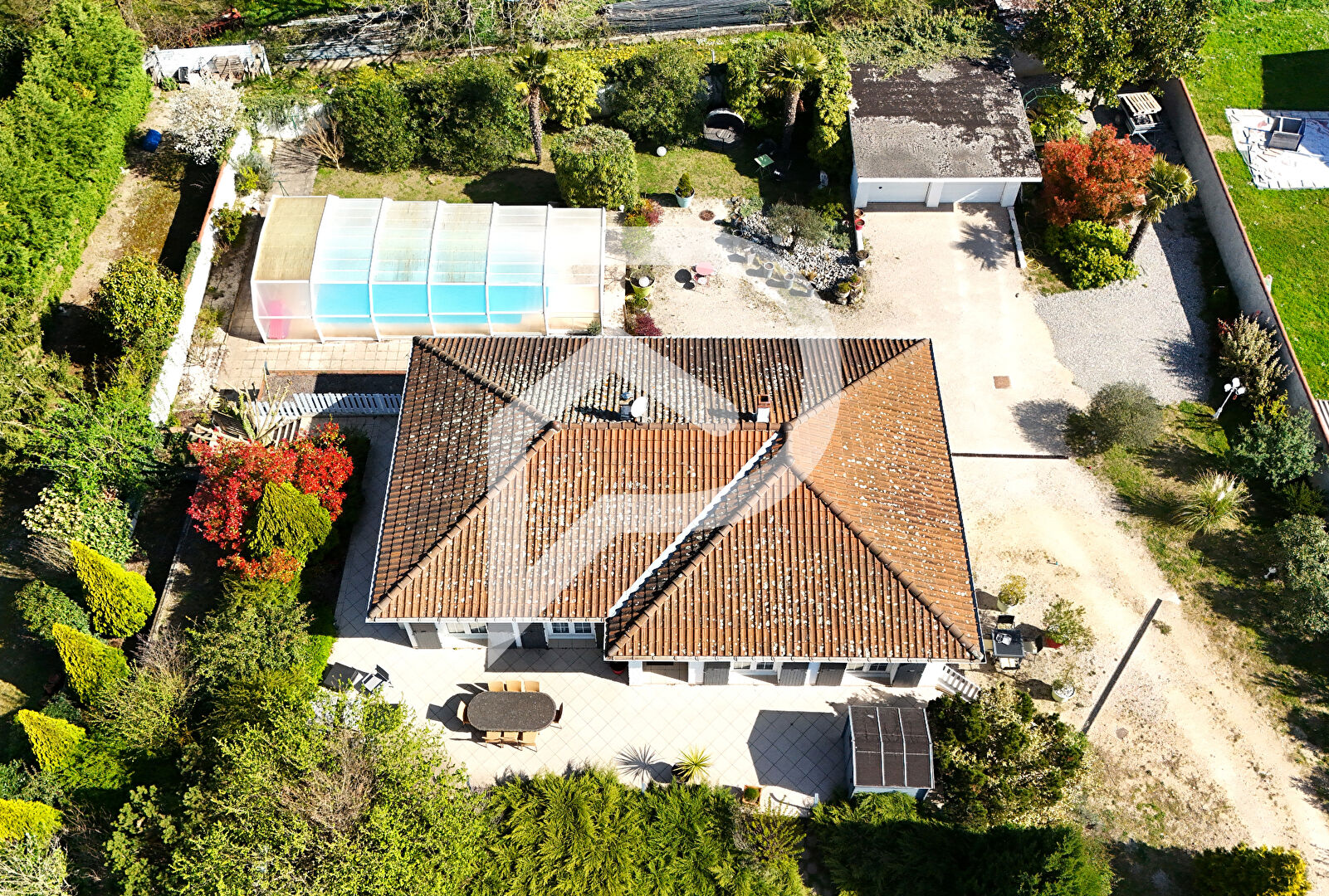 Photo Maison familiale avec piscine, composée de deux appartements indépendants image 1/6