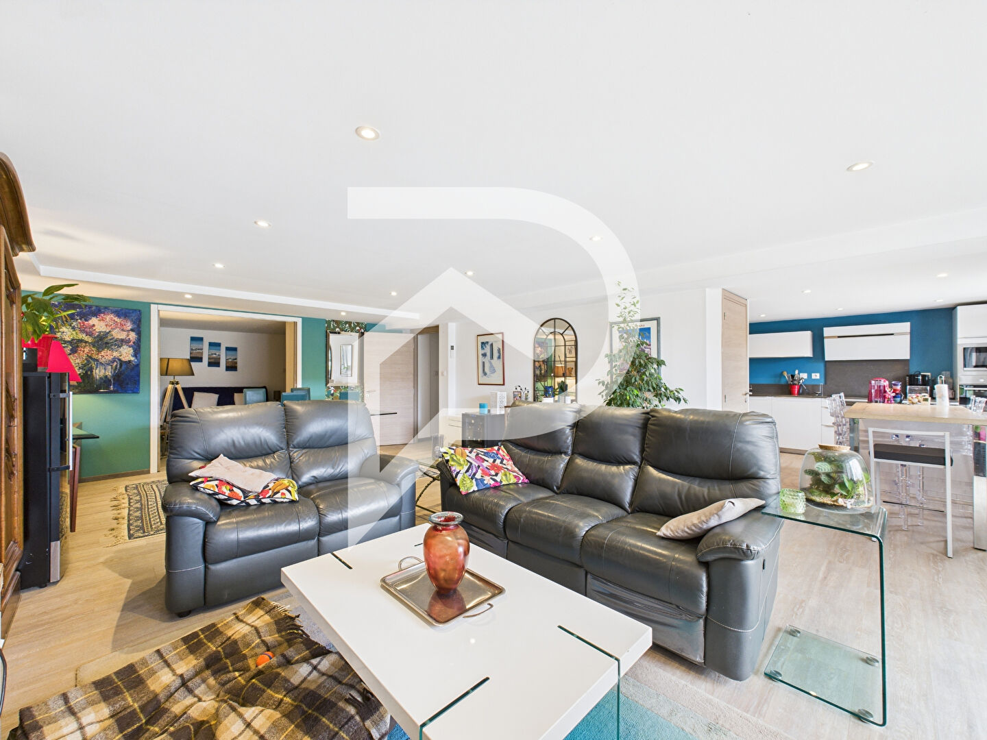 Photo Maison familiale avec piscine, composée de deux appartements indépendants image 2/6