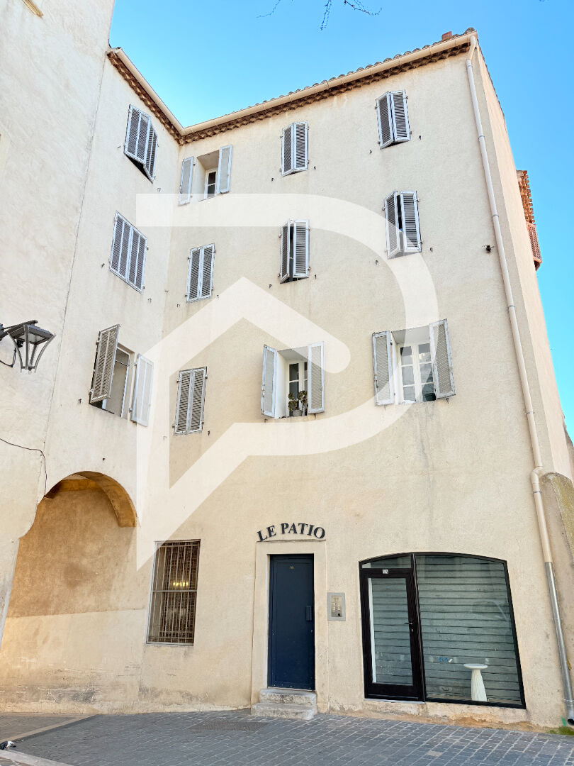 Photo Immeuble de 11 appartements et deux commerces image 1/6