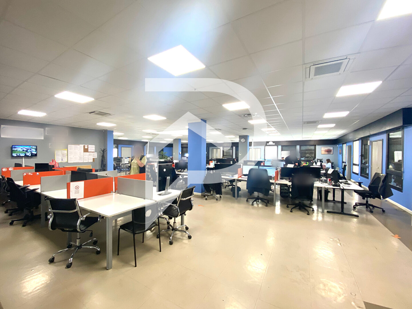 Photo MARSEILLE (13016)  Immeuble 995 m2 sur une parcelle de 2617 m2 image 1/6