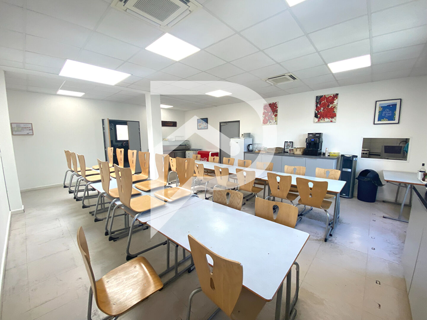 Photo MARSEILLE (13016)  Immeuble 995 m2 sur une parcelle de 2617 m2 image 5/6