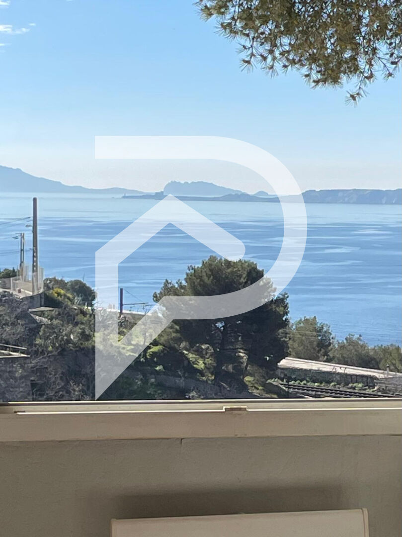 Photo Vue mer, potentiel rare et stationnements.  Appartement atypique T4/5 à l'Estaque (13016) image 2/6