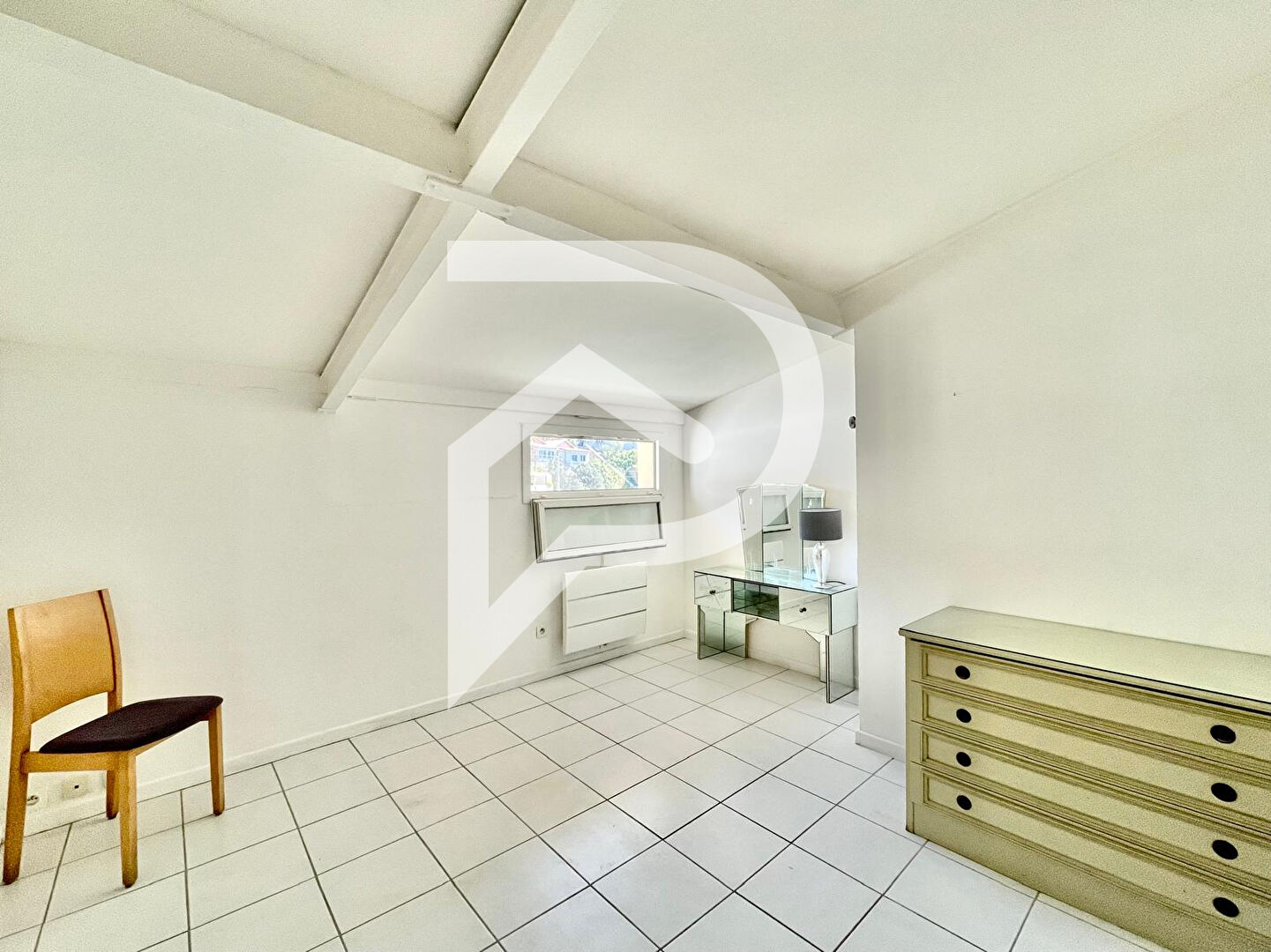 Photo Vue mer, potentiel rare et stationnements.  Appartement atypique T4/5 à l'Estaque (13016) image 4/6