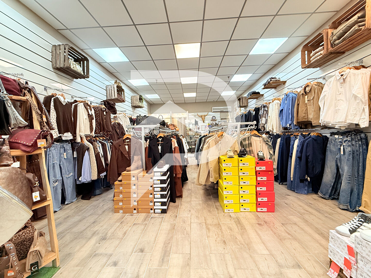 Photo Local commercial en Prêt- à- porter Gardanne de 50 m2 image 1/5