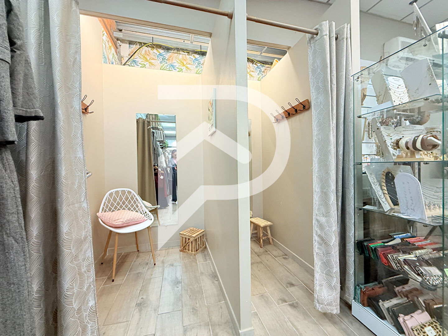 Photo Local commercial en Prêt- à- porter Gardanne de 50 m2 image 2/5