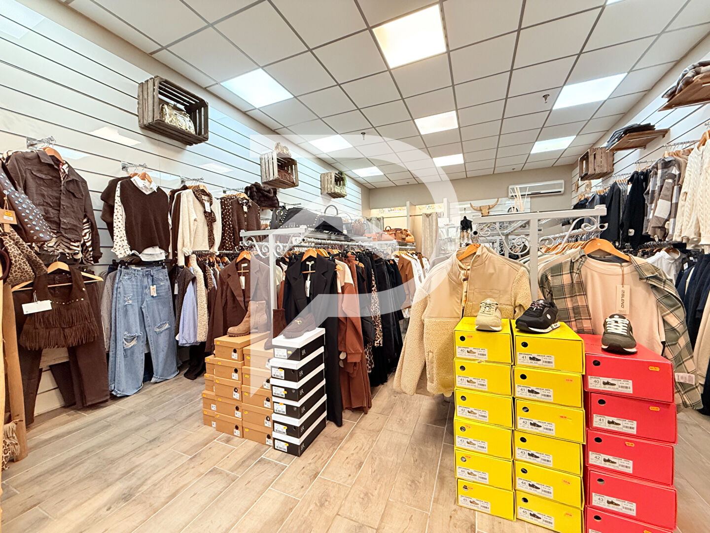 Photo Local commercial en Prêt- à- porter Gardanne de 50 m2 image 4/5