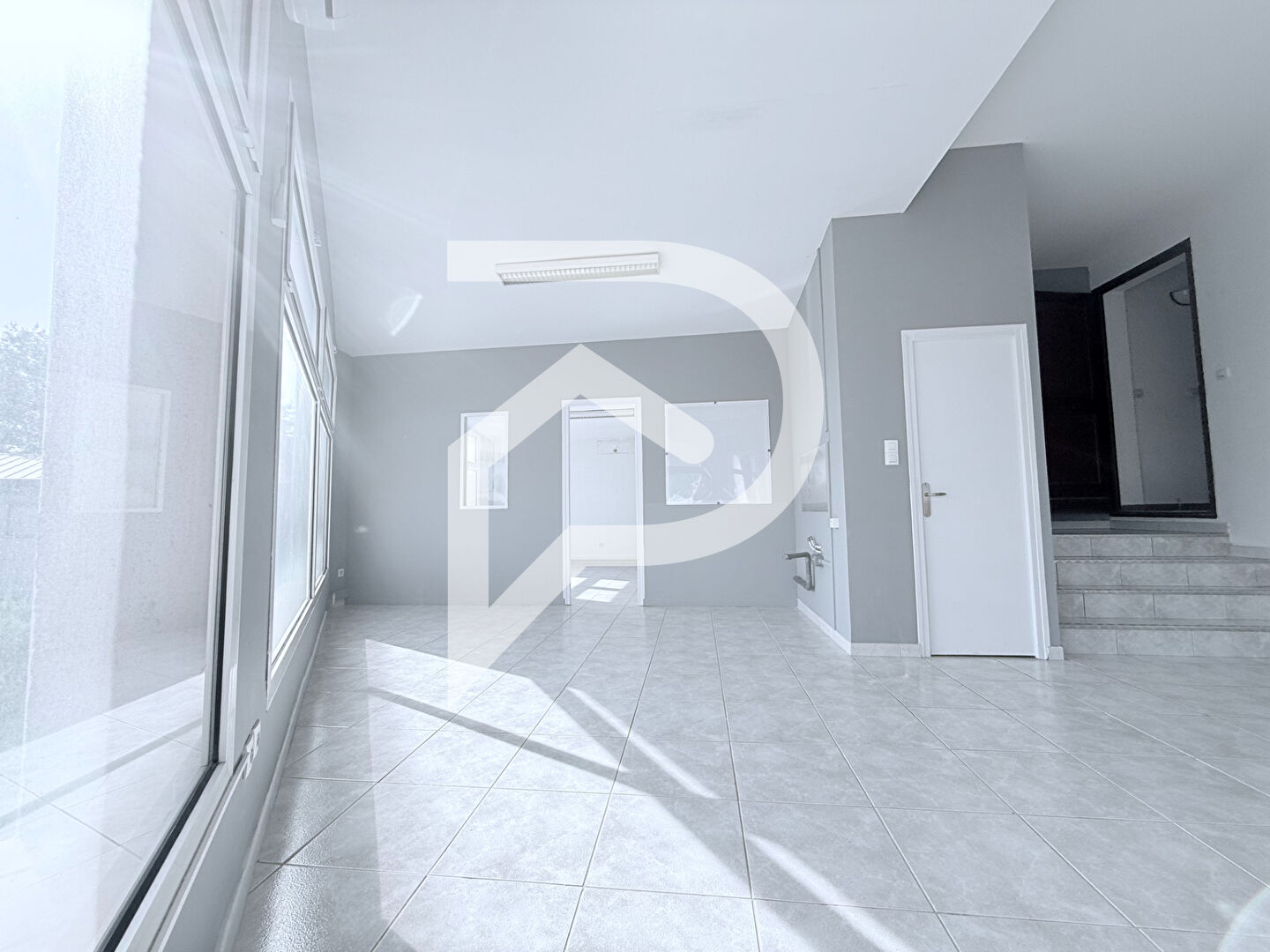 Photo LOCATION 58m2 DE BUREAUX GARDANNE image 4/6