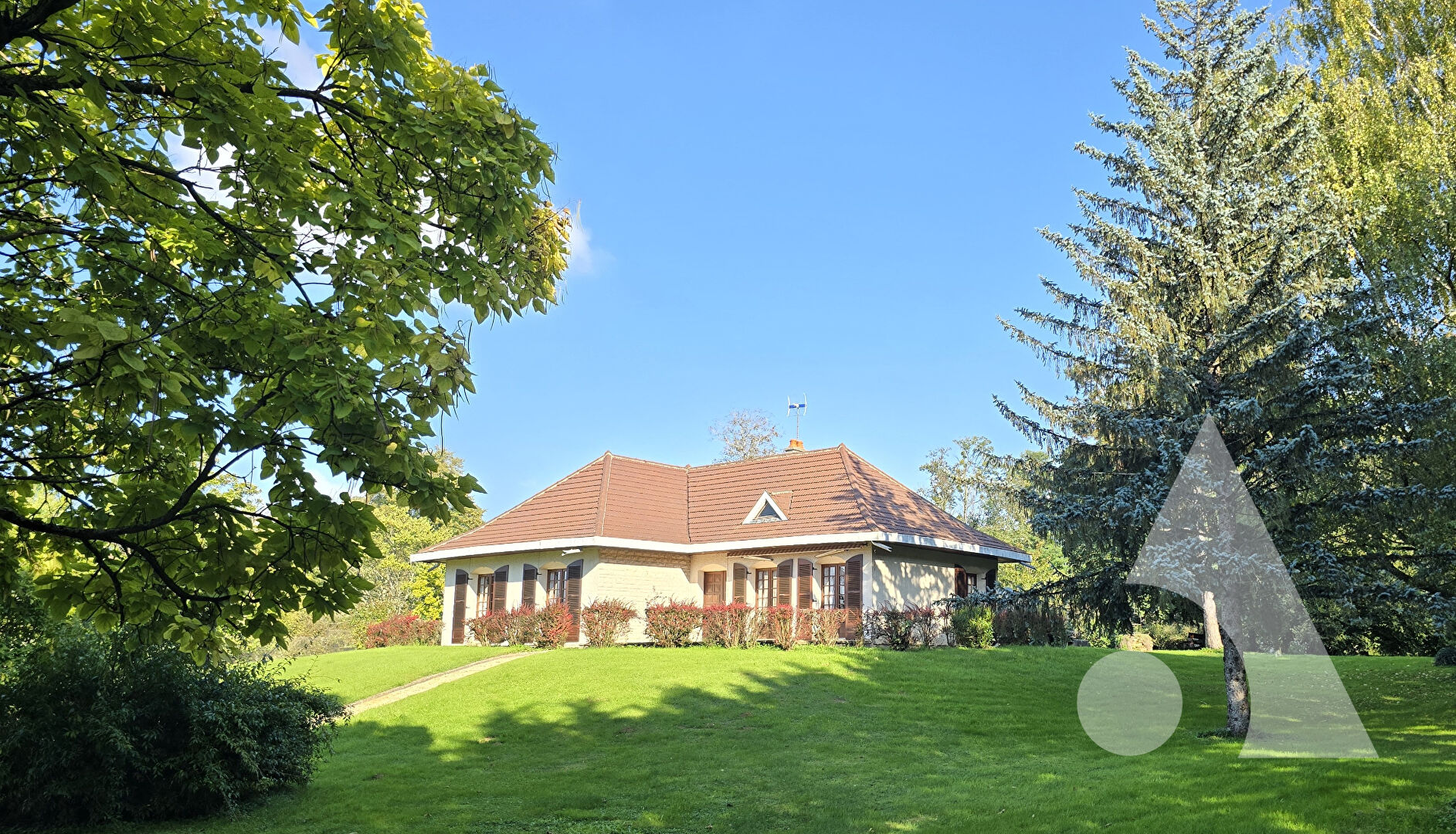 Photo Maison avec 1 hectare de terrain image 1/6