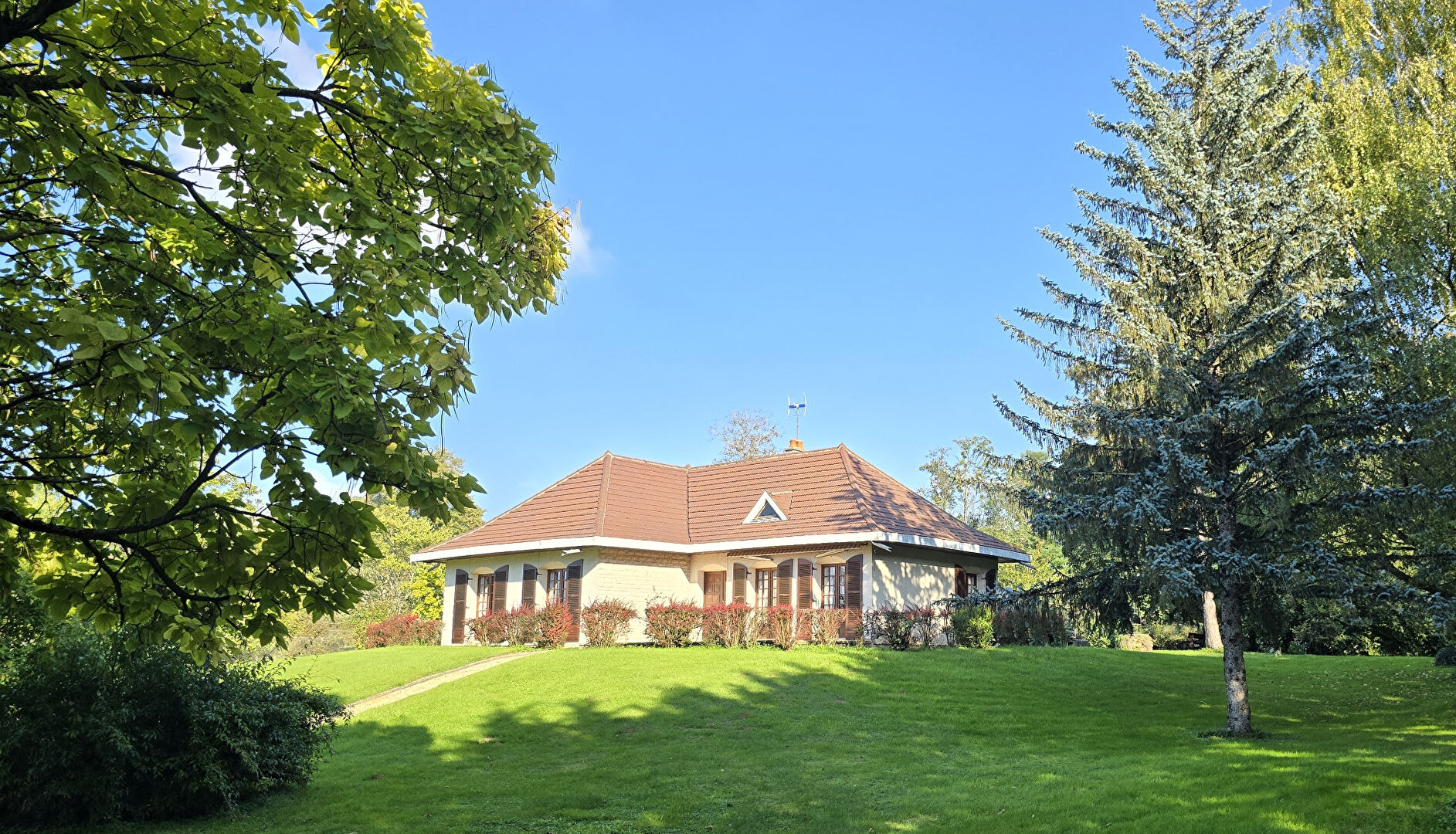 Maison avec 1 hectare de terrain