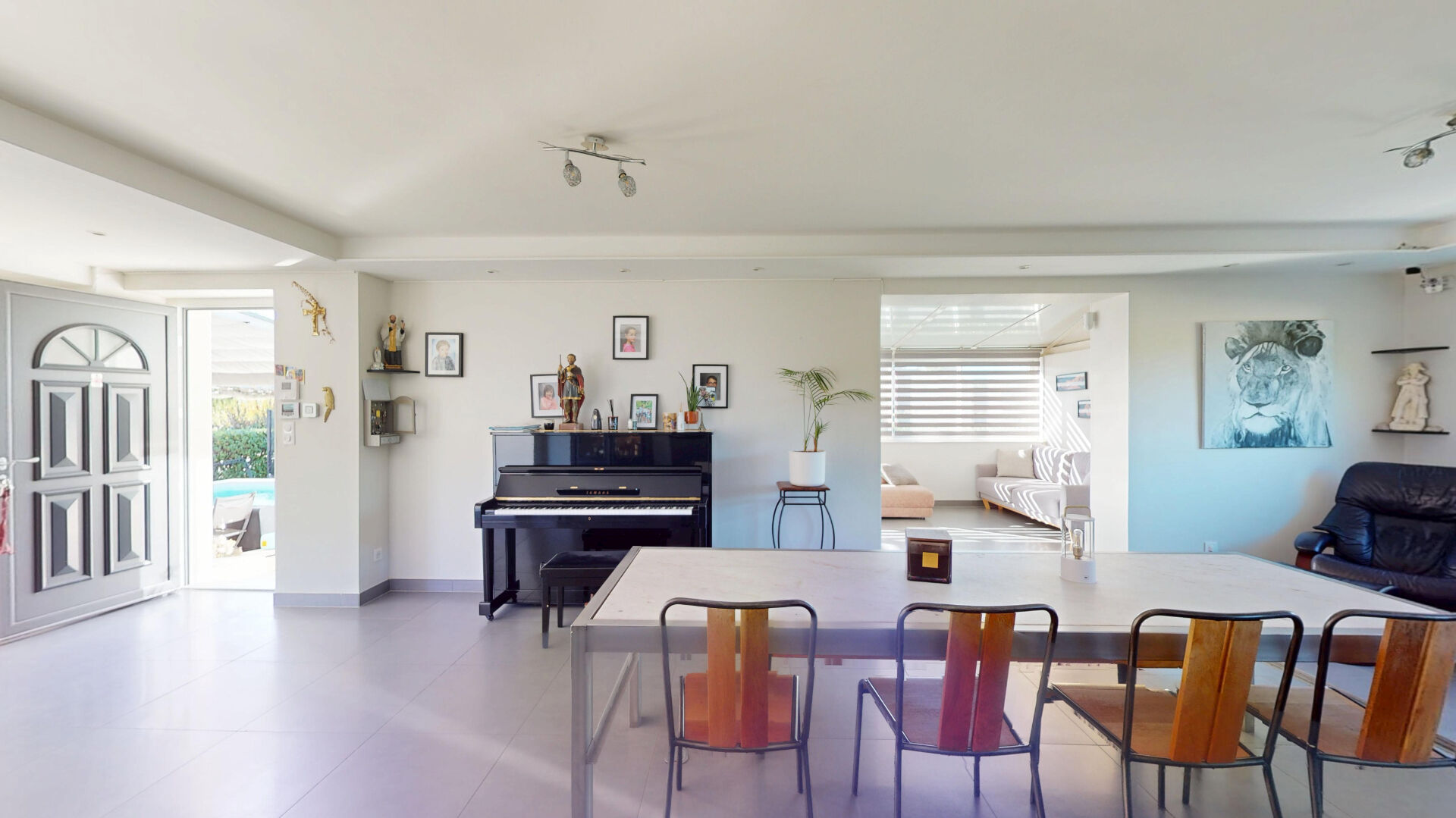 Photo Maison rénovée Avanne-Aveney -  297 m2 image 2/6