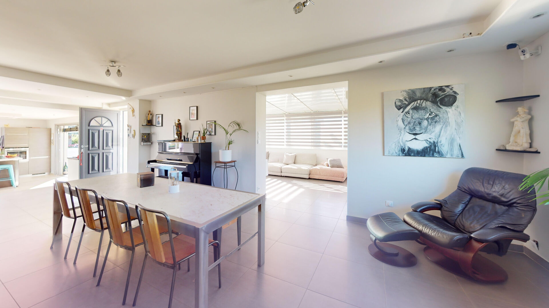 Photo Maison rénovée Avanne-Aveney -  297 m2 image 5/6