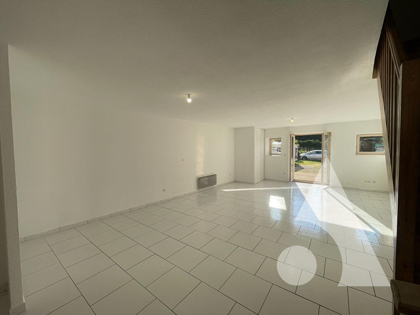 Photo Appartement rénové 117 m² avec terrasse, combles aménageables & garage image 3/6