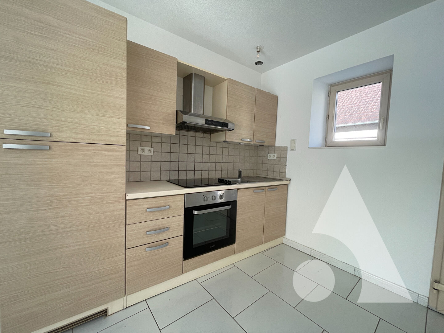 Photo Appartement rénové 117 m² avec terrasse, combles aménageables & garage image 4/6