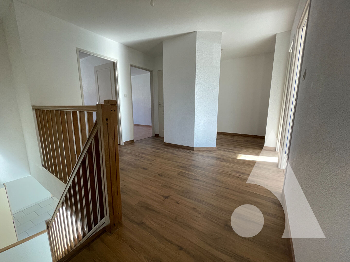 Photo Appartement rénové 117 m² avec terrasse, combles aménageables & garage image 5/6