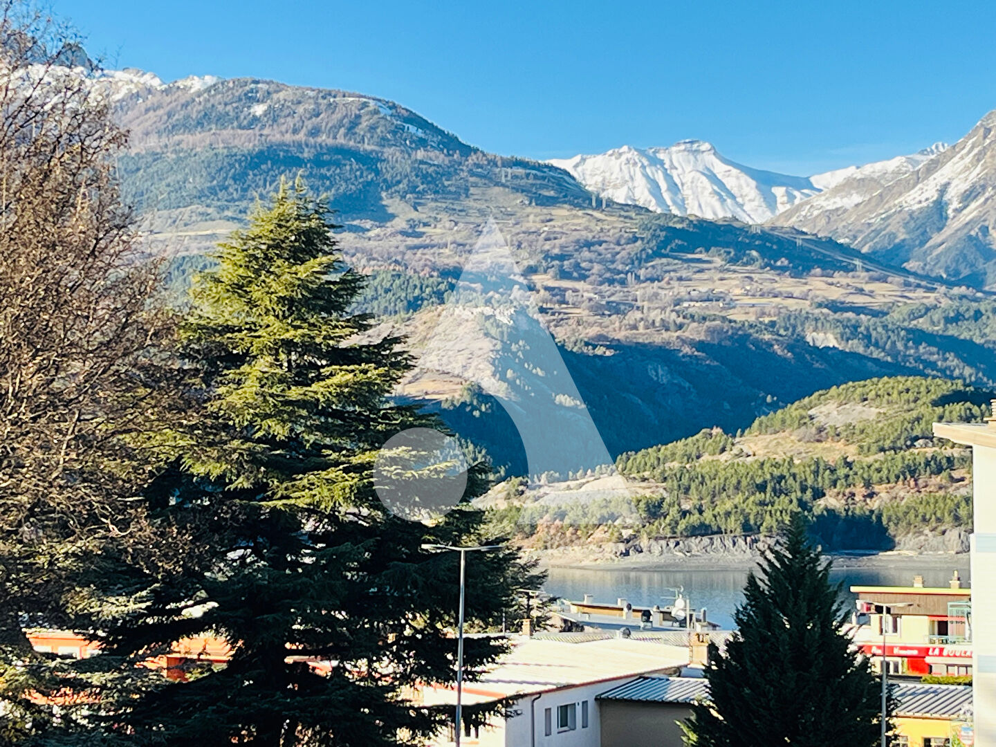 
T3 lumineux avec vue lac &agrave; Savines-le-Lac (05)
