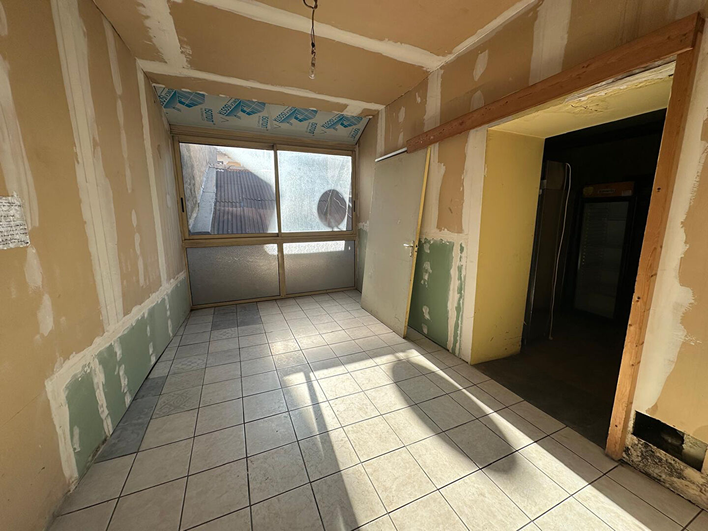 
Local commercial Gap !
