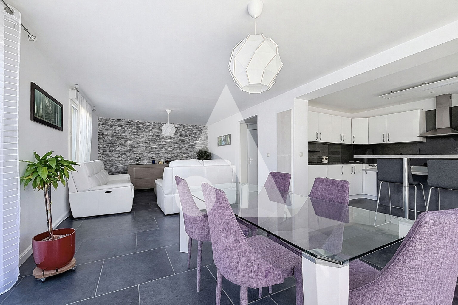 
Maison r&eacute;cente 119 m&sup2; avec garage et terrain de 585 m&sup2; &agrave; La B&acirc;tie-Neuve
