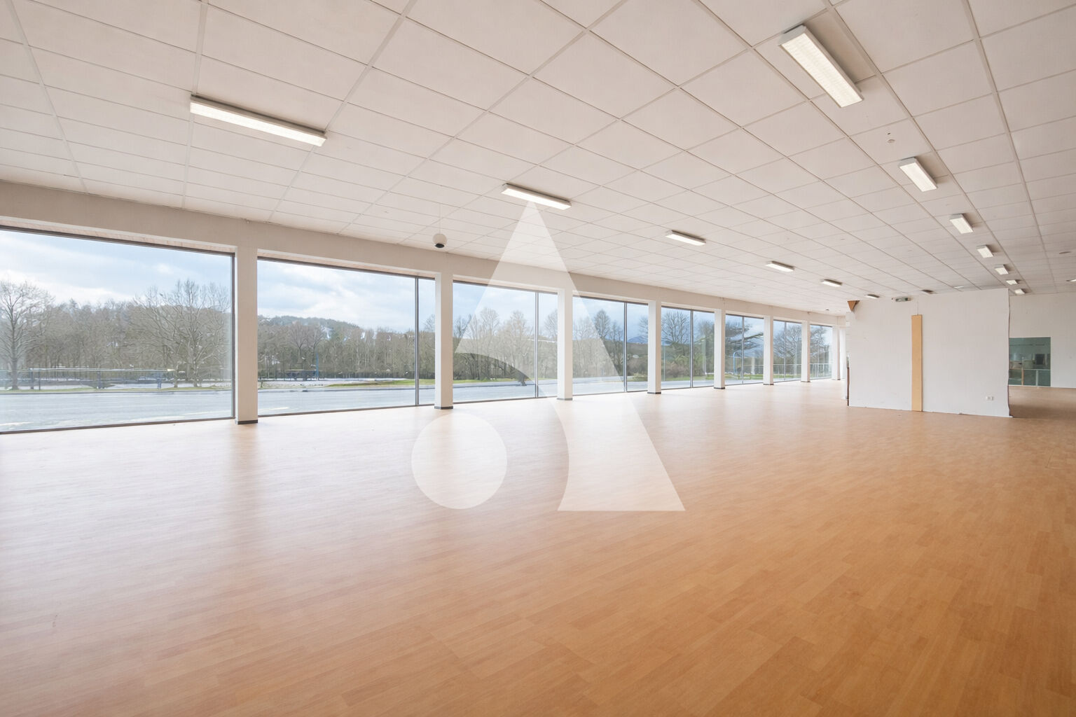 
Cellules commerciales et d'activit&eacute; &agrave; partir de 200 m&sup2; - La B&acirc;tie Neuve
