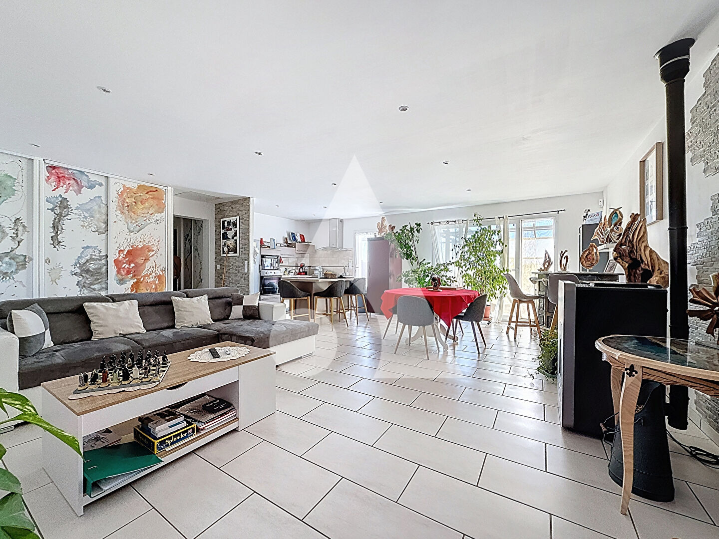 
MAISON DE PLAIN-PIED - VENTAVON - 119 M&sup2; - TERRAIN 1 013 M&sup2;
