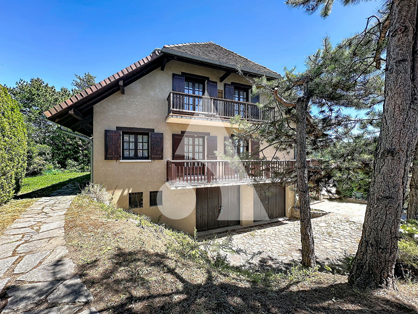 
GAP SUD - Maison familiale avec vue montagnes, piscine et fort potentiel !
