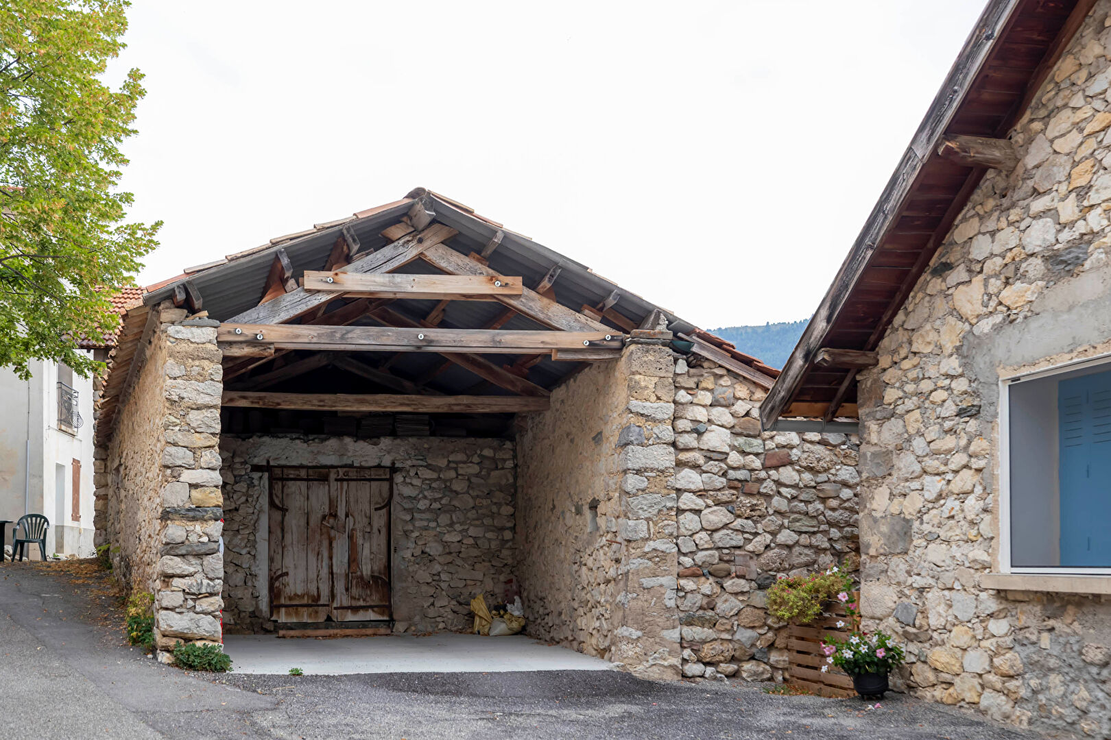 
Parking / box Esparron - DP consultable en agence !
