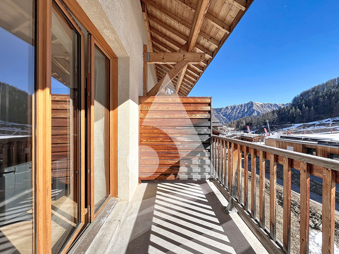 
Duplex id&eacute;alement situ&eacute; aux Orres 1800, au pied des pistes
