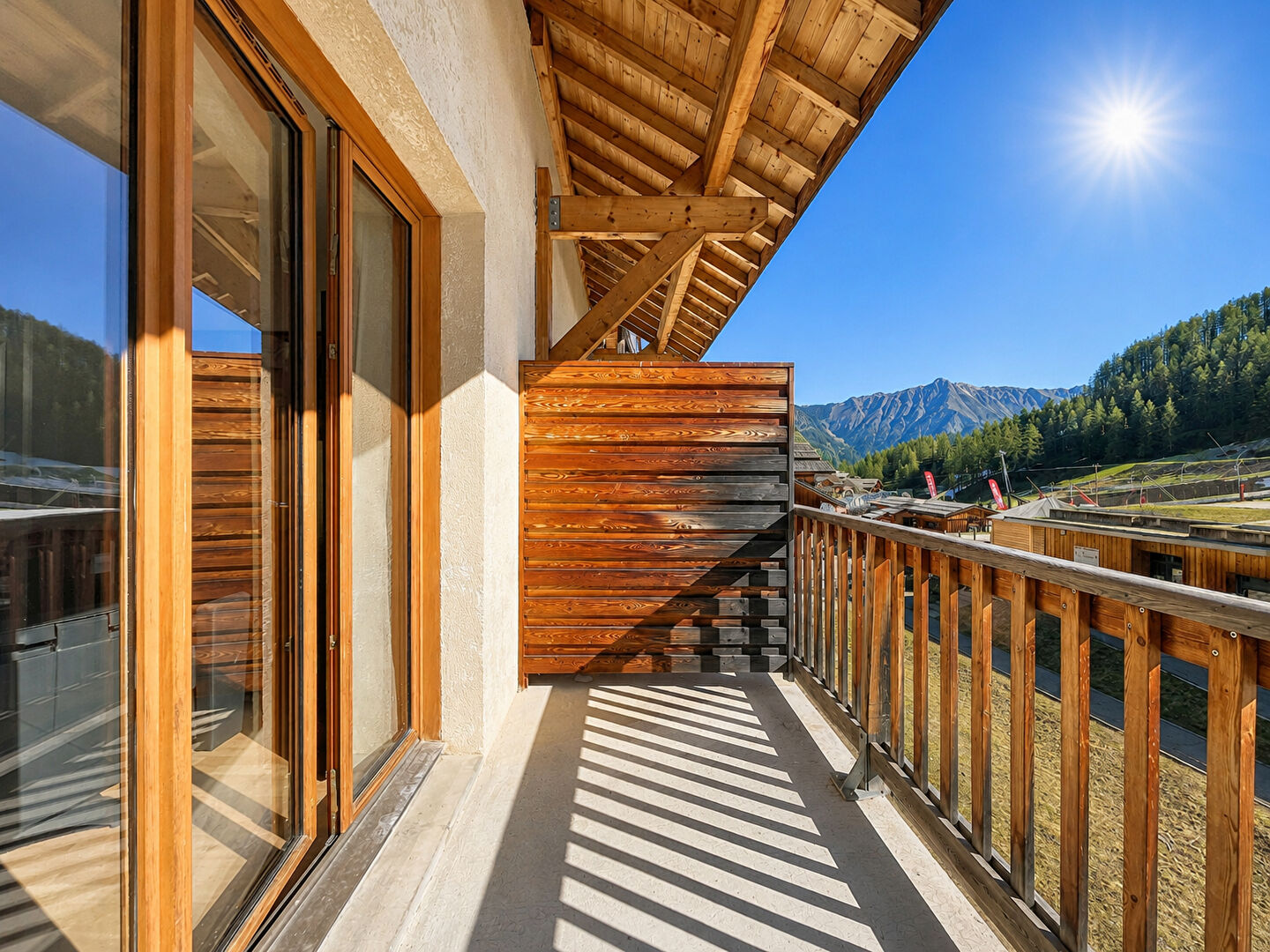 
Duplex id&eacute;alement situ&eacute; aux Orres 1800, au pied des pistes
