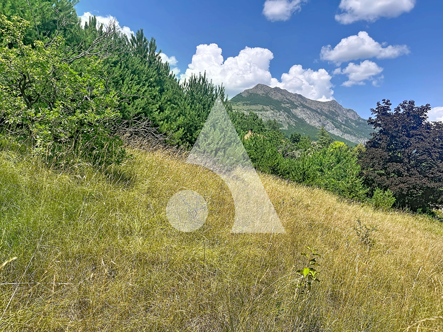
Terrain constructible de1455 m2 &agrave; La Freissinouse
