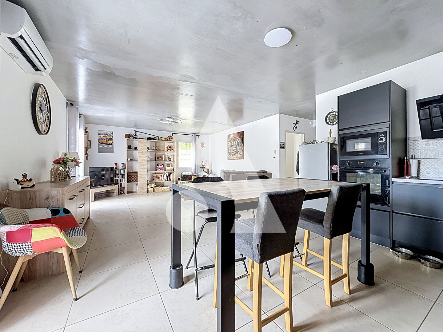 
TALLARD (05130) ? Superbe appartement T4 r&eacute;cent avec terrasse de 45 m&sup2;, cave et deux parkings privatifs !
