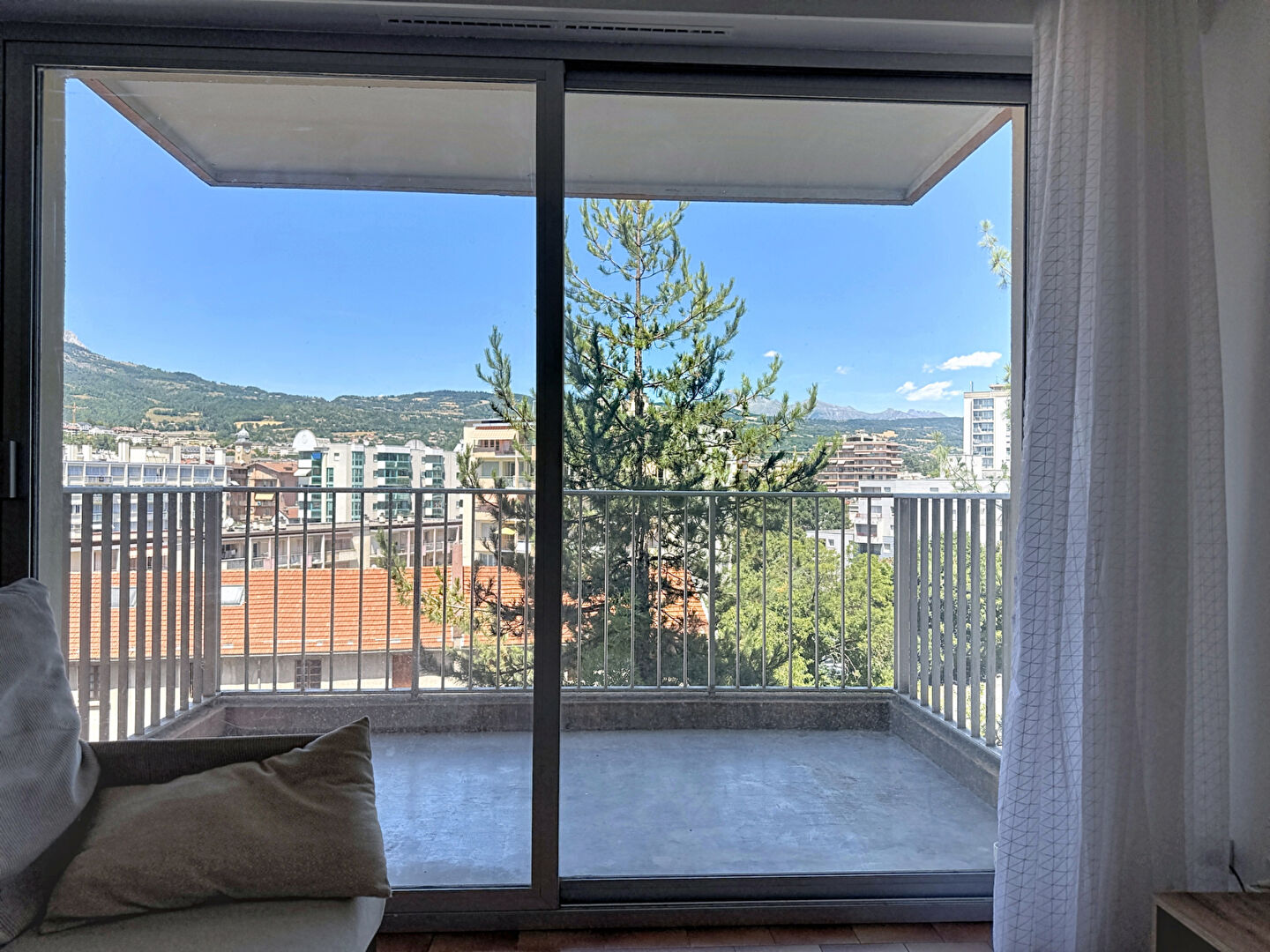 
GAP - Appartement T2 avec terrasse, vue panoramique sur les montagnes et ascenseur !
