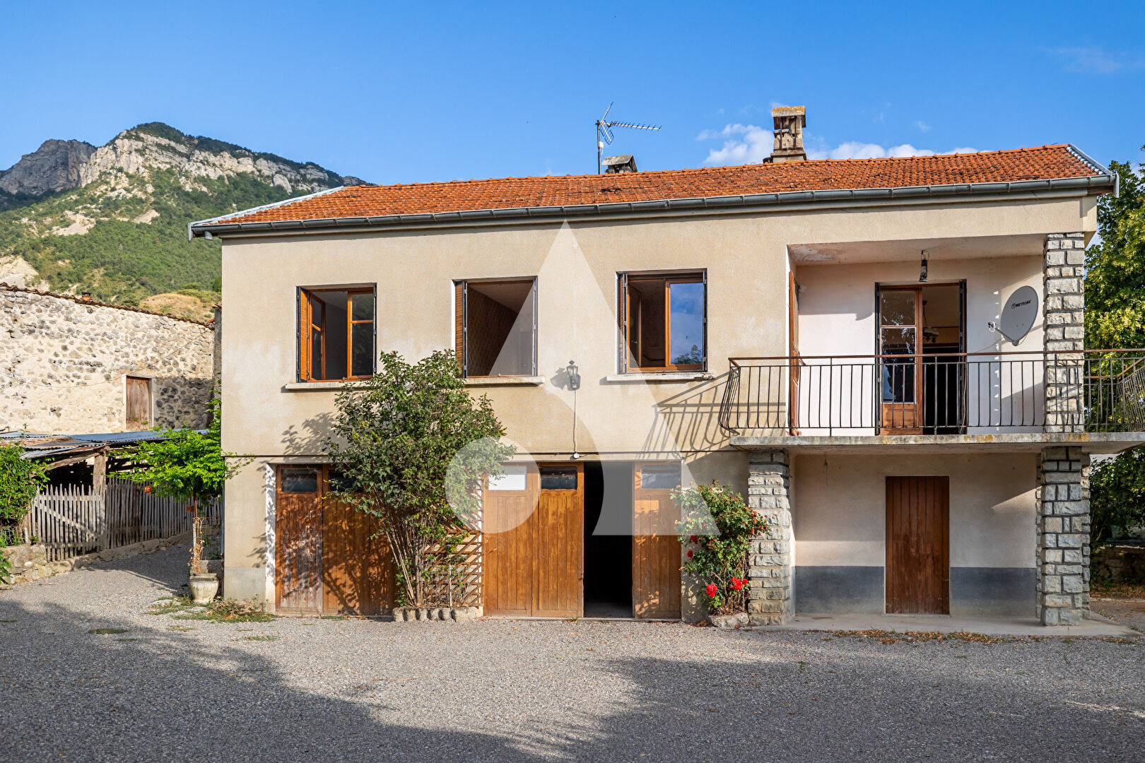
SIGOTTIER (05700) - Maison T4/5 avec grand garage et terrain plat !
