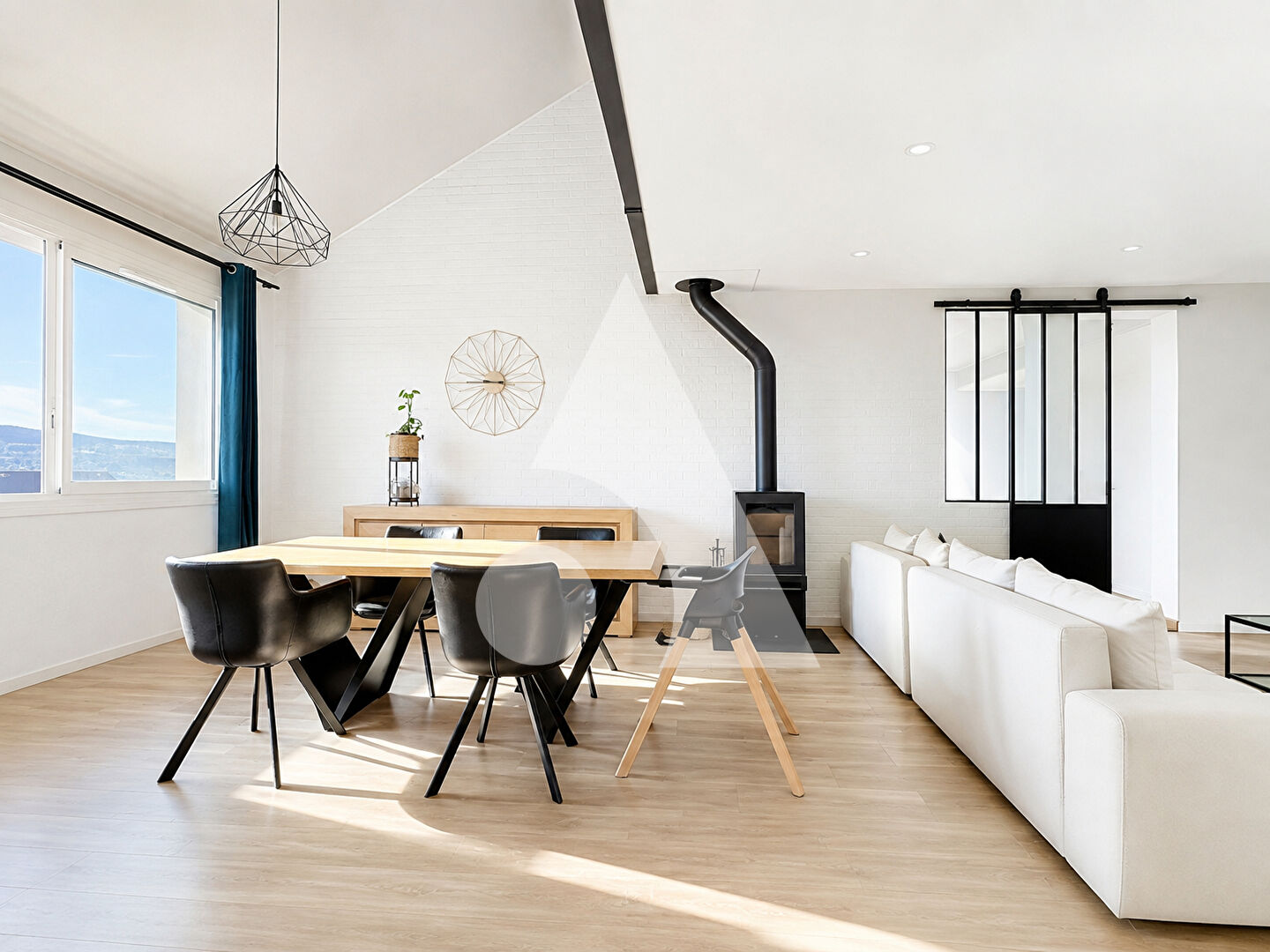 
GAP SUD - QUARTIER TR&Egrave;S PRIS&Eacute; - SPACIEUX T4 DE 124,39 m&sup2; CARREZ AVEC GARAGE, CAVE ET DEUX TERRASSES !
