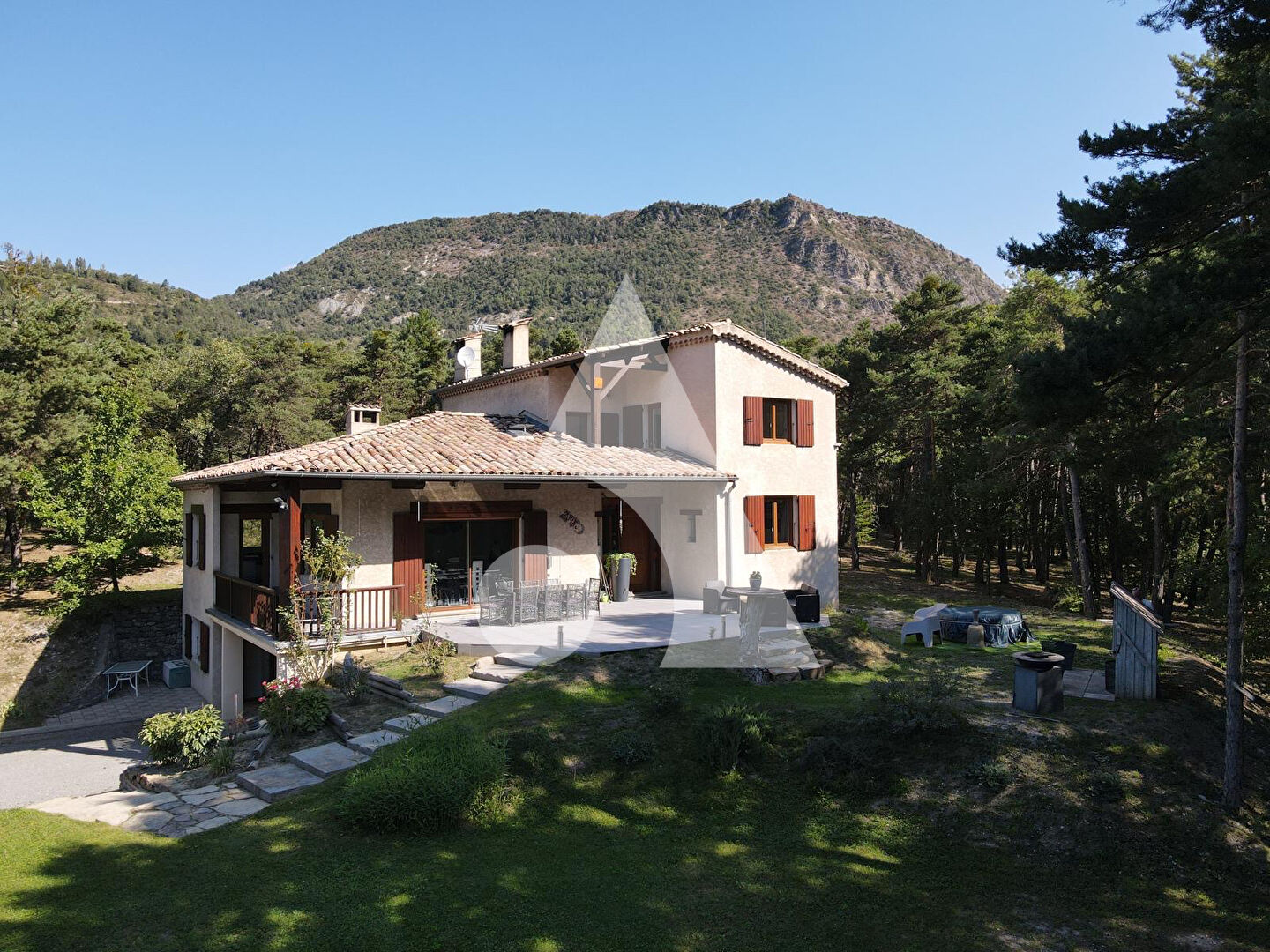 
Une maison r&eacute;nov&eacute;e au coeur d'un environnement rare/Users/thevenetloula/Downloads/24b3d1dc-3c41-415d-b6ec-c535baa79beb.JPG
