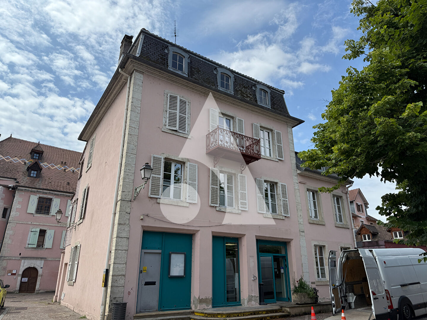 Immeuble Delle 15 pièce(s) 356 m2