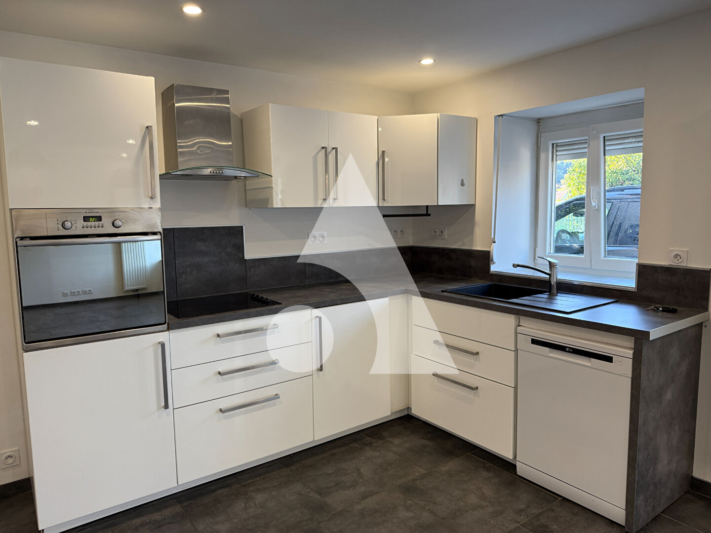 Photo Maison Delle 5 pièce(s) 97.50 m2 image 2/6