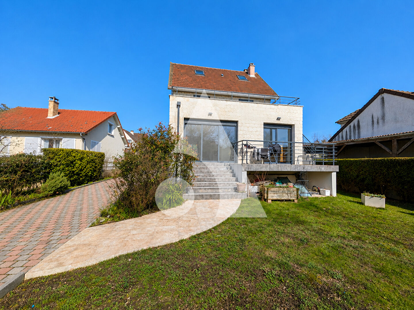 MAISON AVEC JARDIN AU CALME - EMY-LES-PRES