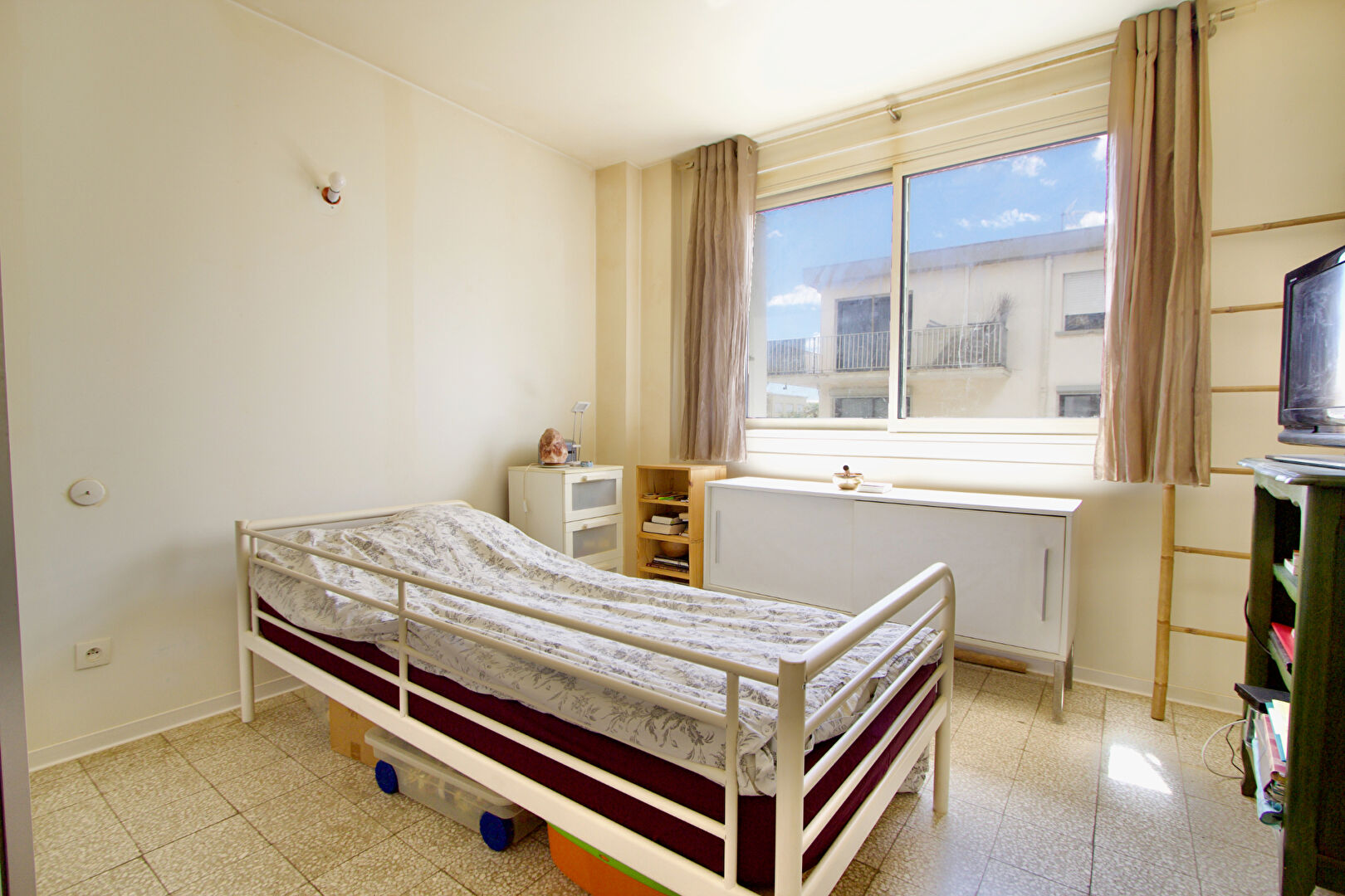 Photo PALAVAS RIVE GAUCHE - BEAU T2 AVEC LOGGIA - 46 M2 ENVIRON DONT LOGGIA 3 M2 - VUE ÉTANGS - PROXIMITÉ IMMÉDIATE DE LA PLAGE image 5/6