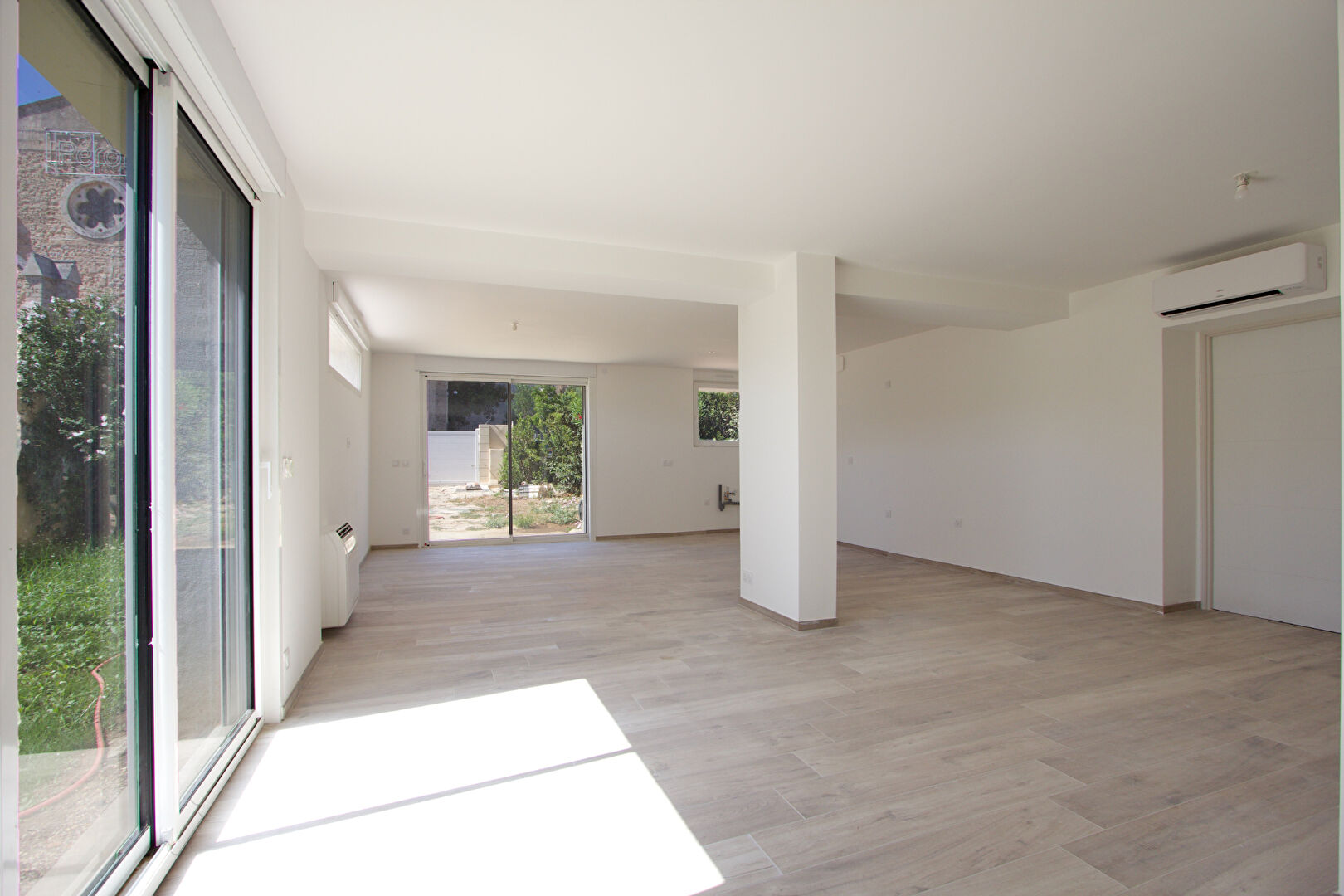 Photo RARE SUR PÉROLS -MAISON ENTIÈREMENT RÉNOVÉE ET JAMAIS HABITÉE - 180 M2 ENVIRON - 4 CHAMBRES - ABRI DE JARDIN MAÇONNÉ - TERRAIN DE 450 M2 ENVIRON. image 2/6