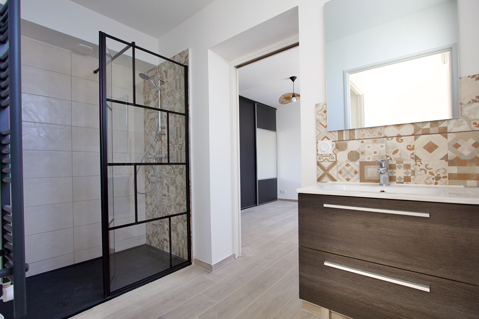 Photo RARE SUR PÉROLS -MAISON ENTIÈREMENT RÉNOVÉE ET JAMAIS HABITÉE - 180 M2 ENVIRON - 4 CHAMBRES - ABRI DE JARDIN MAÇONNÉ - TERRAIN DE 450 M2 ENVIRON. image 3/6