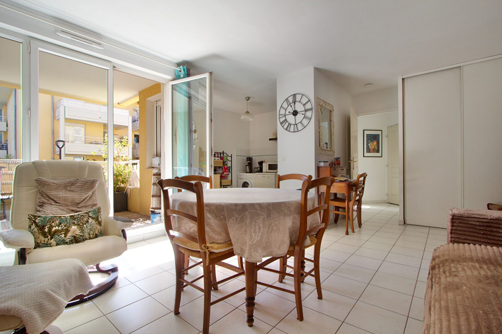 LATTES - PORT ARIANE - T2 DE 41M² ENVIRON AVEC TERRASSE - GARAGE - PROXIMITÉ IMMÉDIATE DU TRAMWAY ET DES COMMERCES