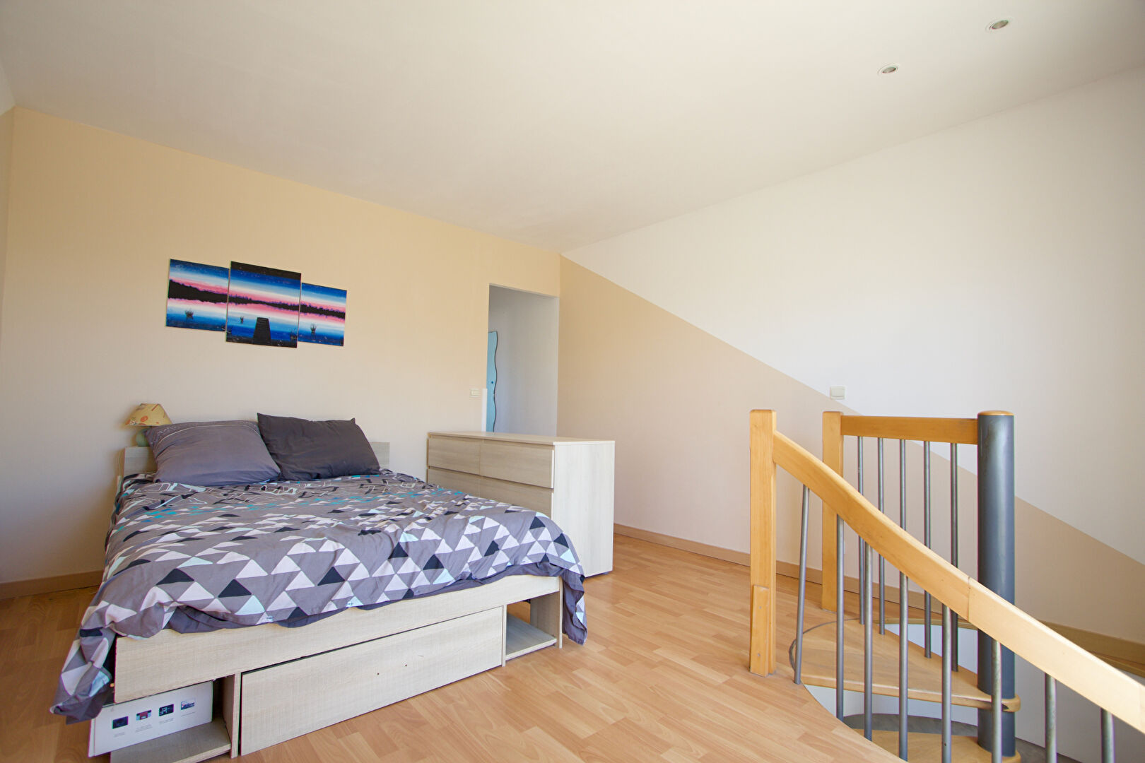 Photo EXCLUSIVITÉ - CARNON OUEST PLAGE - SECONDE LIGNE - DUPLEX T4  - 67 M2 - 3 CHAMBRES DONT 1 AU REZ-DE-CHAUSSÉE - TERRASSE - BALCONS - VUE SUR LE PARC image 6/6