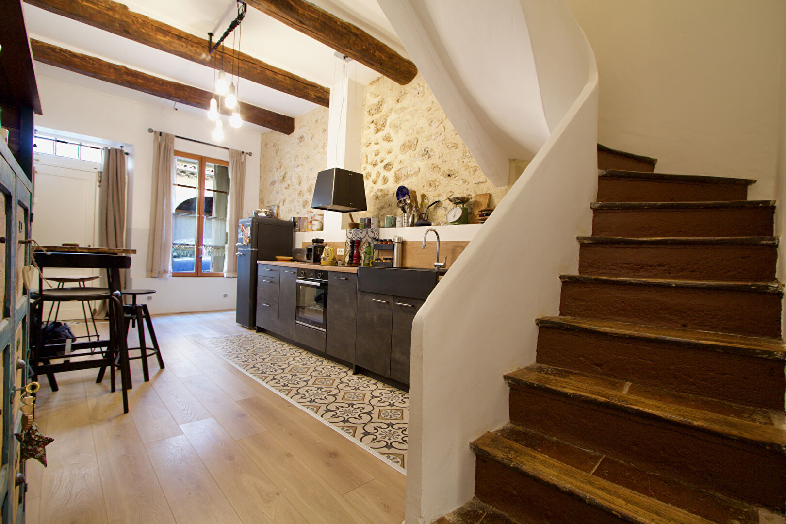 Photo EXCLUSIVITÉ À LAURENS - MAISON DE VILLE RÉNOVÉE - 5 PIÈCES -  3 CHAMBRES - CLIMATISATION - EXTERIEUR image 5/6